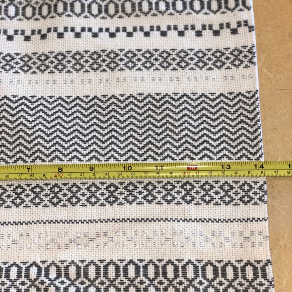 NWOT table runner - Picture 4 of 5